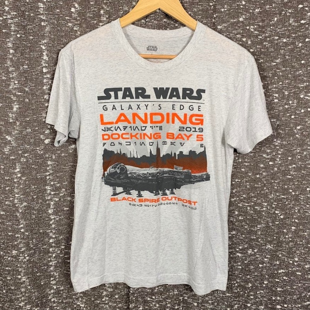 Star Wars Galaxy's Edge Landing 2019 Docking Bay 5 T-Shirt Disney Size Small